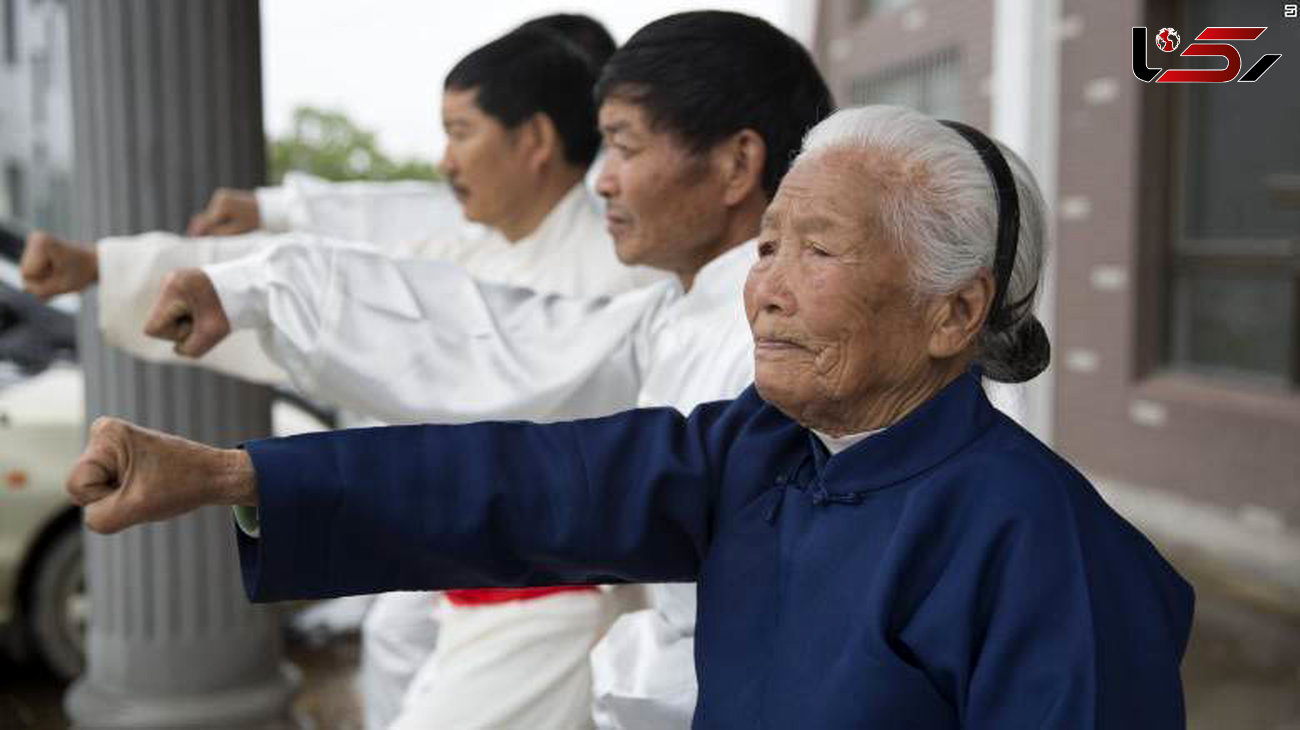 پیرزن 93 ساله ای که به خاطر حرکاتش در شبکه های اجتماعی معروف شد+عکس