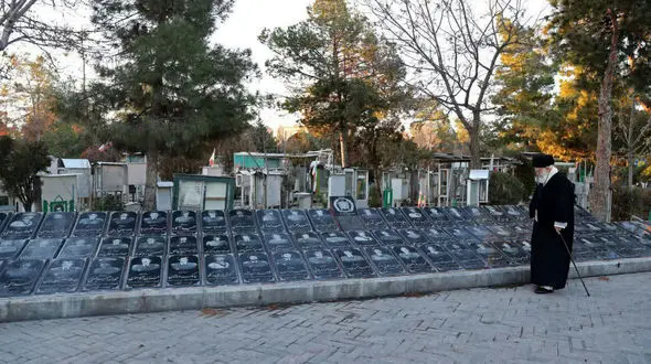 حضور رهبر انقلاب اسلامی در مرقد امام خمینی(ره) وگلزار شهدا 