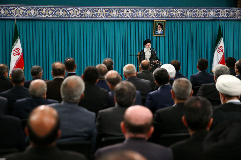 دیدار نمایندگان مجلس شورای اسلامی با رهبر انقلاب حضرت آیت الله خامنه ای -چهارشنبه ۲۱ خرداد ۱۴۰۴