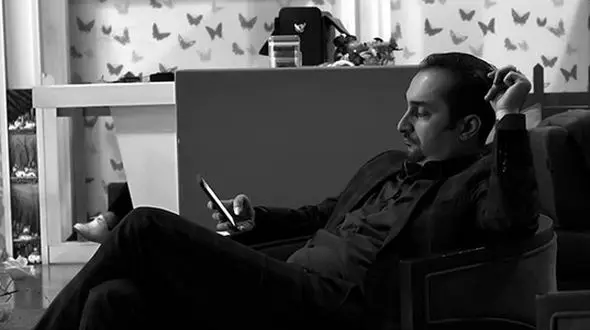 عکس خسته و سیاه و سفید آقای مجری
