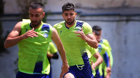 بازگشت مرادمند به تمرین استقلال با چهره ای خندان + عکس