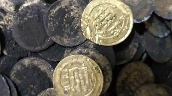 عکس / کشف گنج اشکانیان در تاکستان 