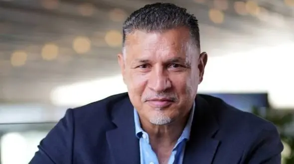 هدیه خاص و منحصربفرد همسر علی دایی برای عشق زندگی اش/ دکمه سردست با سنگ های براق+عکس