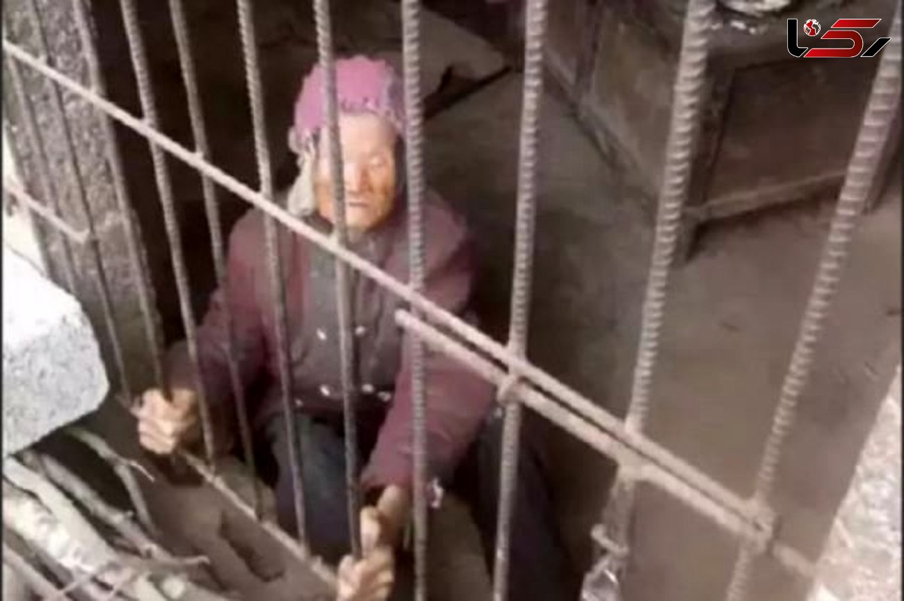 زندگی  زن 92 ساله در قفس حیوانات خانگی/پسر و عروس این زن مقصر بودند +عکس