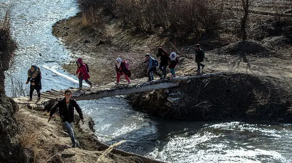 بازی با جان دانش آموزان/گزارشی از محروم ترین روستای اردبیل