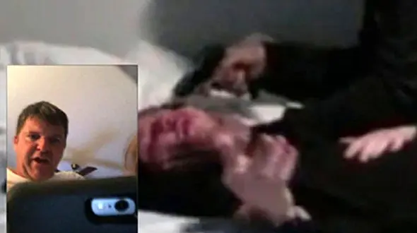 حمله به  یک دانشجو هنگام چت کردن با دوست دخترش +عکس لحظه حمله