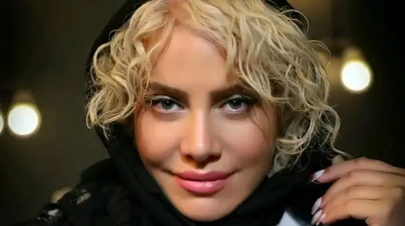 فیلم / شراره رخام بازیگر : قبلا خیلی خودخواه بودم همه رو از بالا به پایین نگاه میکردم چون... دختر یکی یدونه پدری ثروتمند بودم ...همه چی پول نیست ....الان اما ....