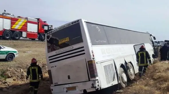 تصادف مرگبار در اتوبان زنجان / واژگونی اتوبوس با 10 کشته و 11 مجروح / 5 صبح امروز رخ داد