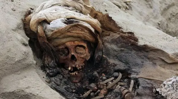 کشف گور دسته جمعی 250کودک ذر پرو +عکس