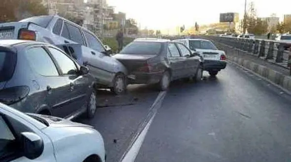 10 مصدوم در تصادف زنجیره ای جاده های زنجان