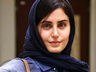 شعرخوانی فوق زیبا و عاشقانه الناز شاکردوست با چادر و مقنعه/ ای عشق از آتش اصل و نسب داری+ فیلم