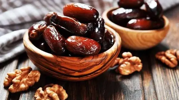 کسانی که نباید به خرما لب بزنند