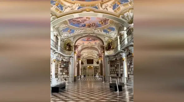 کتابخانه رمانتیک را مشاهده کنید + فیلم