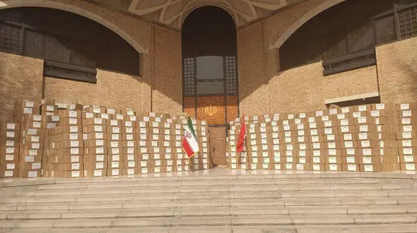 چین صدها هزار ماسک، عینک و لباس محافظ به ایران اهدا کرد + عکس