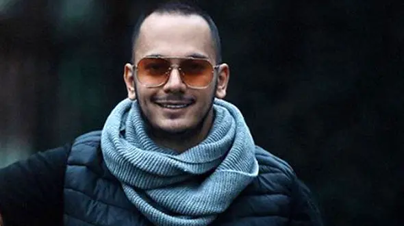 دانلود آهنگ باشکوه اشوان به نام غریبه / بدون شب بخیر تو بالاخره خوابم گرفت