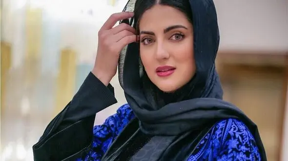 نگاهی به کیک تولد هفت رنگ هلیا امامی با دیزاین فشفشه/ دکوراسیون خونه اصیلش فوق العادست+عکس