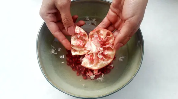 پوست انار را دور نریزید/ خاصیت حیرت انگیز جوشانده پوست انار