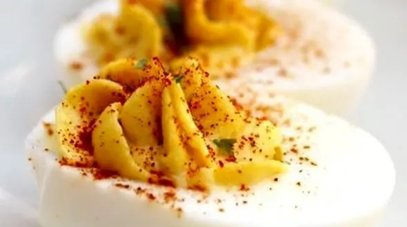 میز صبحانه خود را با تخم مرغ سوخاری تزئین کنید +فیلم آموزشی 