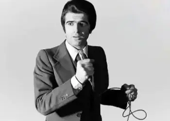 آواز مشهورا؛ وقتی استاد شجریان تصمیم گرفت هنرشو به رخ بکشه این آهنگ رو خوند