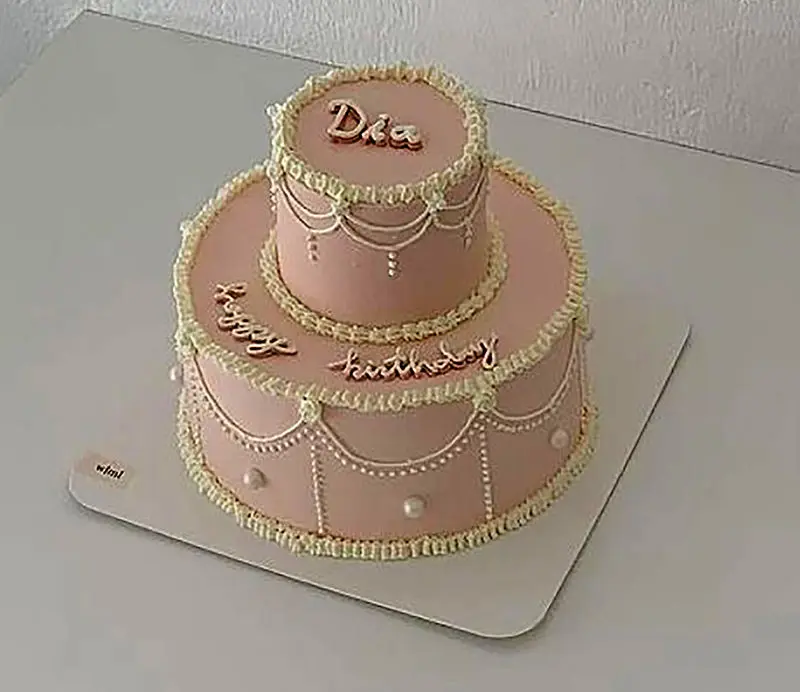 کیک دو طبقه کرومی