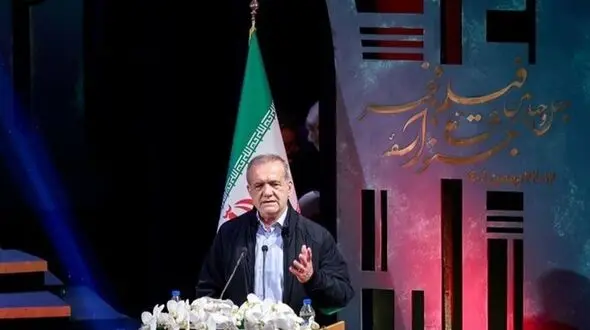 فیلم/ صحبت های پزشکیان در مراسم اهدای سیمرغ  بلورین جشنواره فیلم فجر 44: خیلی از شب ها خوابم نمی برد، از این که به این وضع افتادیمم ناراحتم