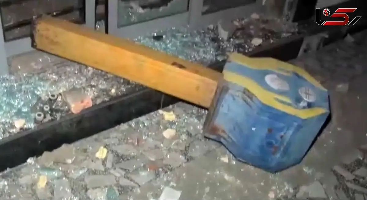 فیلم به آتش کشیده شدن و تخریب مینی بوس های مردم ، بانک ها و اماکن عمومی در شهر گنبدکاووس