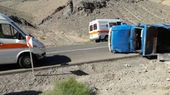 نیسان آبی با 67 مسافر چپ کرد / حادثه ای خونین در فارس + عکس