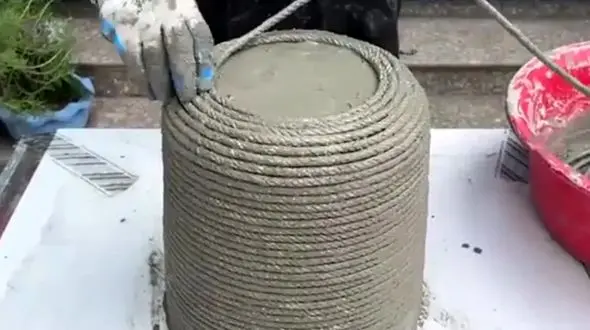 فیلم/ گلدان بازاری نخرید؛ با سیمان و سطل رنگ قدیمی خیلی راحت در خانه بسازید 