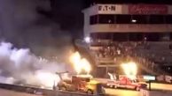 رقابت 2 کامیون مسابقه‌ای در بین شعله‌های آتش + فیلم