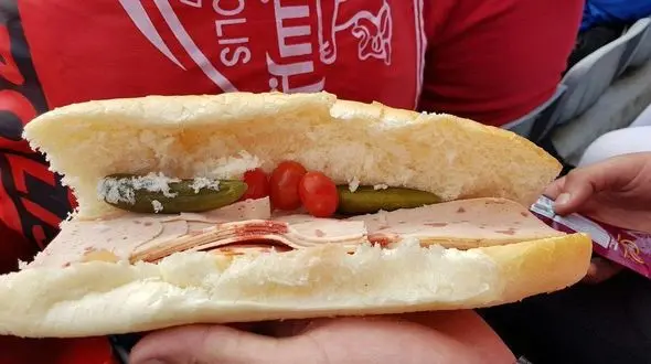 ساندویچ های لاکچری در ورزشگاه آزادی! + عکس