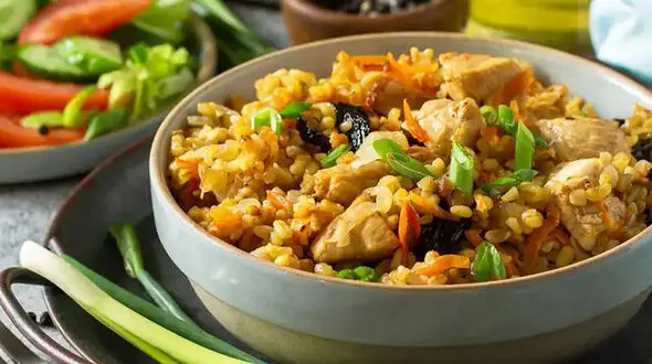 طرز تهیه دمپختک مرغ و بلغور با لوبیا سبز؛ ناهار ساده‌ ای که همه دوست دارند
