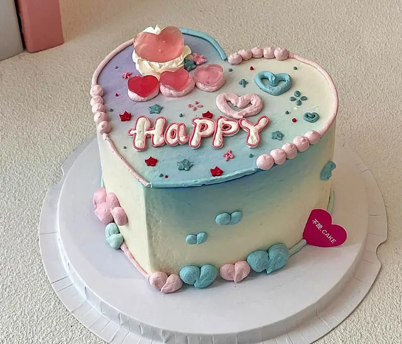 کیک تولد ساده و شیک