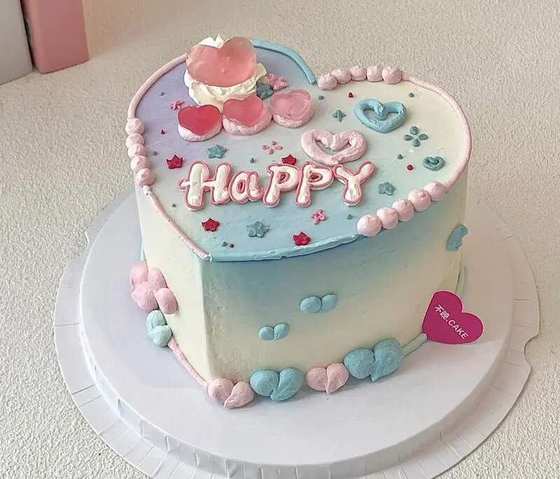 کیک تولد ساده و شیک
