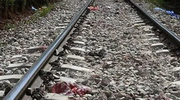 له شدن جوان خراسان زیر چرخ های قطار 