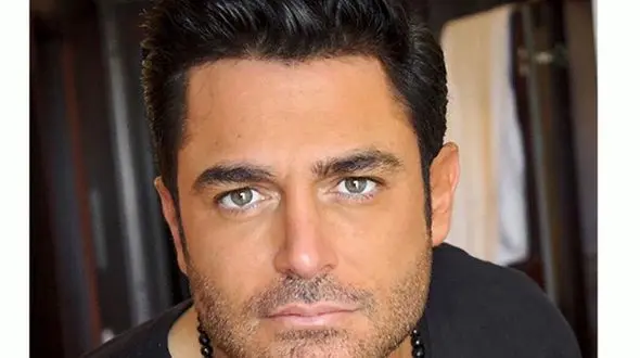 خواستگاری دختر جوان ایرانی از محمدرضا گلزار قبل از ازدواج با همسرش آیسان بانو/ فقط واکنش آقای سوپراستار رو ببینید+فیلم