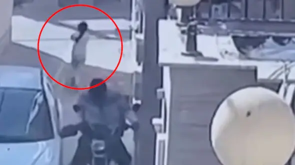 فیلم لحظه سرقت گوشواره دختر بچه 8 ساله / هشدار به خانواده ها / دختر بچه ها را با طلاجات بیرون نفرستید