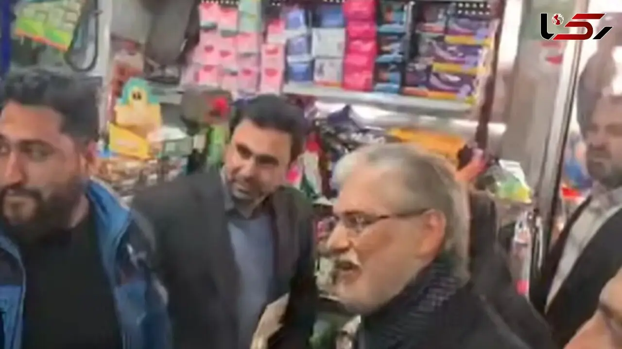 فیلم / نجات دختر دانشجو از دست زورگیرها در کوی دانشگاه توسط مرد مغازه دار ! / تا خوابگاه طرشت او را همراهی کرد !