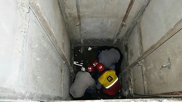 سقوط مرد ۴۰ ساله داخل چاهک آسانسور در اصفهان