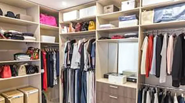 اگر شما هم کمد لباس تان شلوغ است این مطلب برای خودتان است!