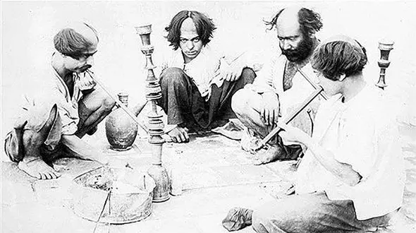 عکس های عجیب از لات و لوت های دوره قاجار / با لات های امروز مقایسه کنید !