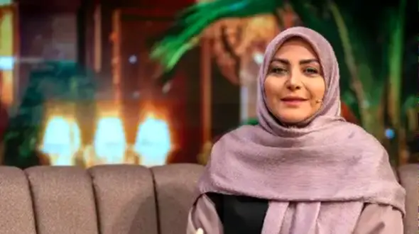 عاشقانه های المیرا شریفی مقدم و همسر مشهورش در باغ پر گل بهاری در جوانی / ماجرای ازدواج خانم مجری در 19 سالگی!