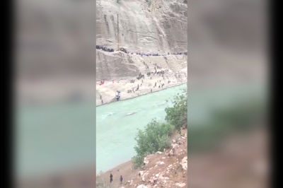 فیلم سقوط پژو به رودخانه خردسان لردگان ! / خیلی وحشتناک
