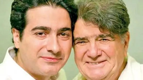 آواز احساسی و سوزناک همایون شجریان  که با غم و اندوه میخواند / ای پرچمت مارا کفن..!