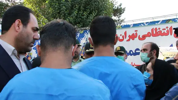 مچ گیری سرهنگ پلیس از دروغ وقیحانه مرد قدارکش / مردی با زن و بچه اش زخمی شدند + فیلم گفتگو
