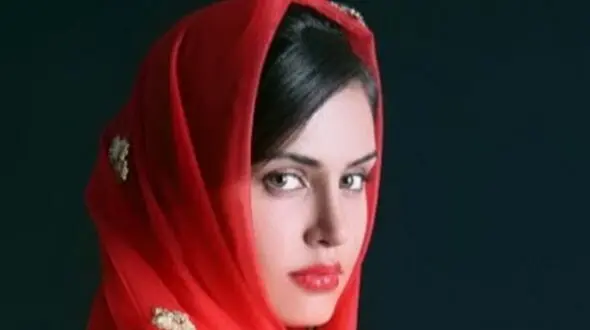 نگاهی دوباره به استایل خاص الناز شاکردوست در جشن حافظ؛ در اوج روزهای کرونایی هم کم‌نظیر بود