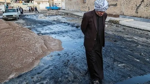 خوزستان در روزهای کرونایی آب سالم ندارد، فاضلاب خانگی هم در شهر جاری است 