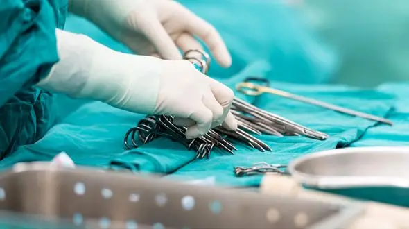 صدای مرگ این خبرنگار در گوش دکتر آقازاده شنیده شد / اتفاقی باورنکردنی در واژگونی اتوبوس خبرنگاران