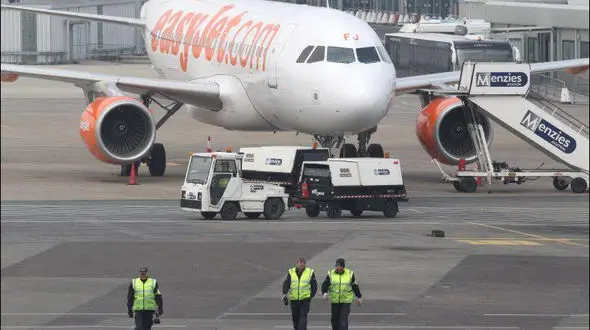 فرود اضطراری هواپیما از ترس4 مسافر مست