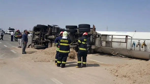  واژگونی تریلر حامل گاز مایع در اتوبان قم ـ گرمسار + عکس