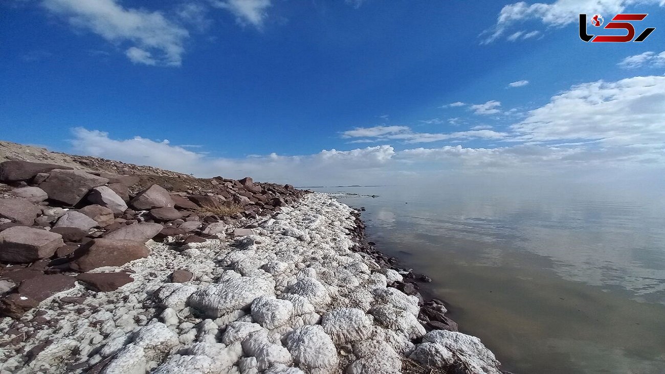 میزان آب دریاچه ارومیه بیش از ۲ میلیارد مترمکعب کاهش یافت